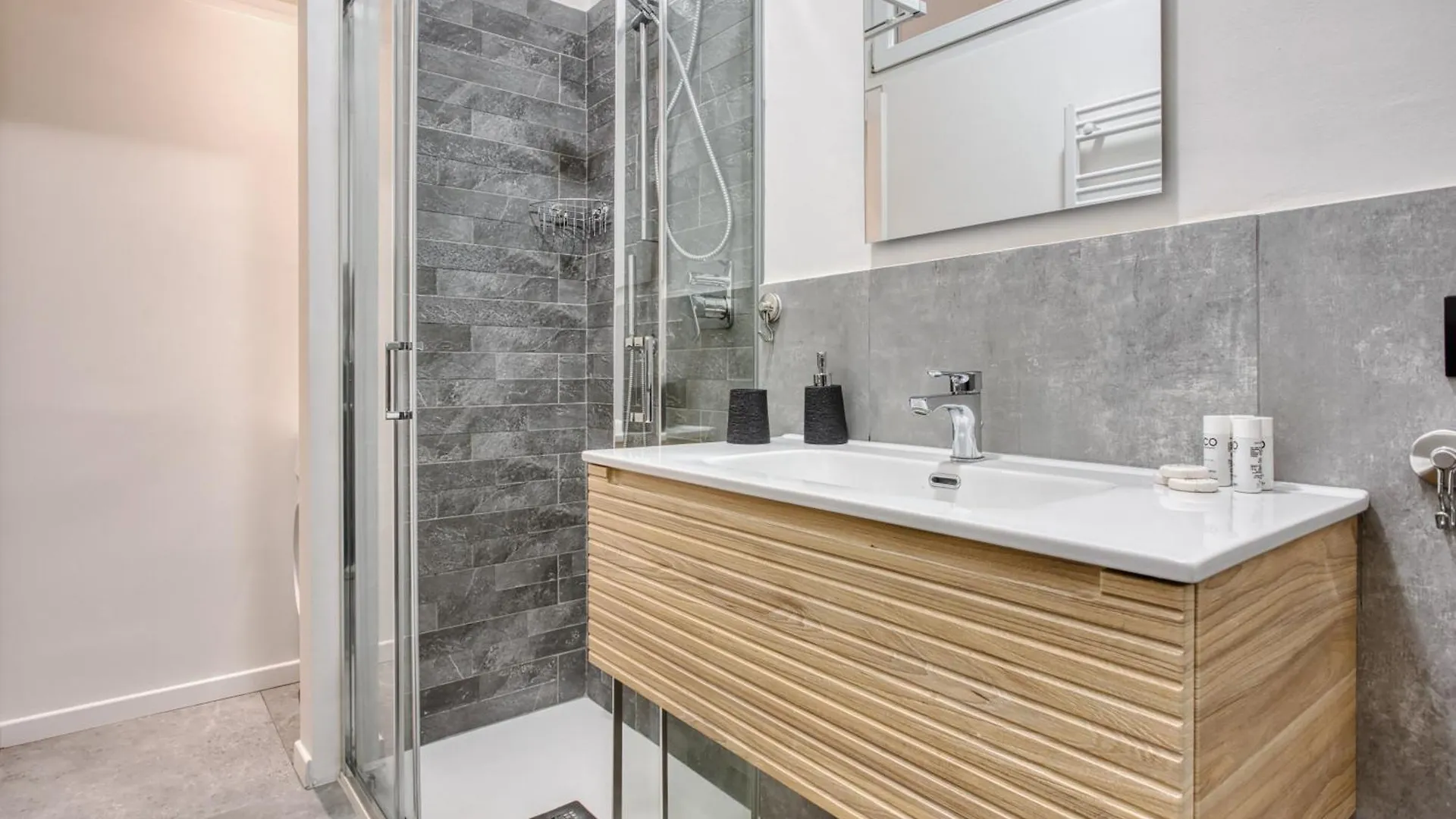 Joivy Elegant & Modern Apartments In Isola District Milan