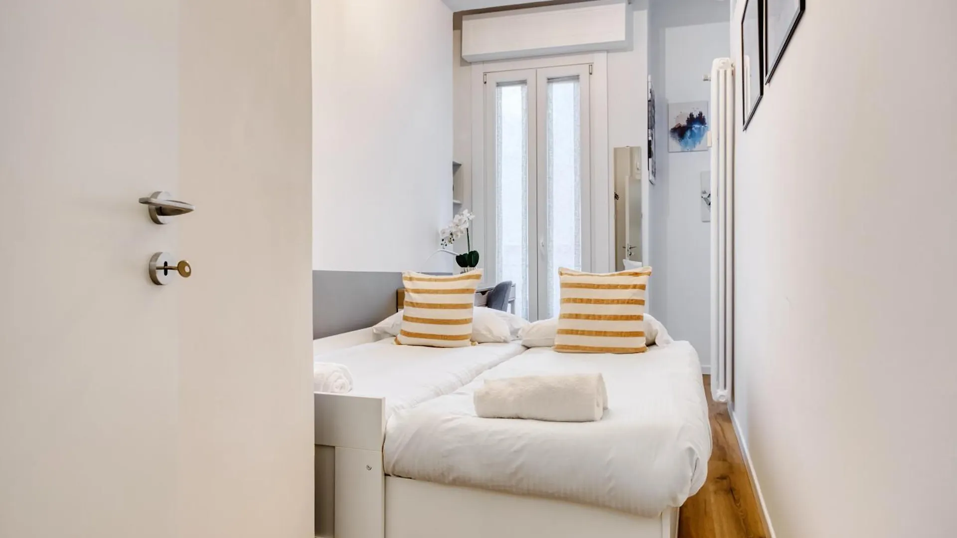 Joivy Elegant & Modern Apartments In Isola District Milan Italy