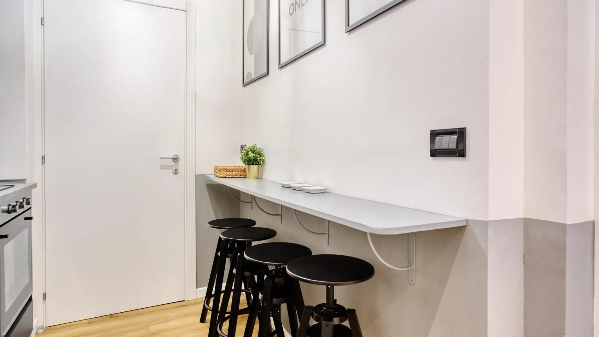 Joivy Elegant & Modern Apartments In Isola District Milan 0*,  Italy