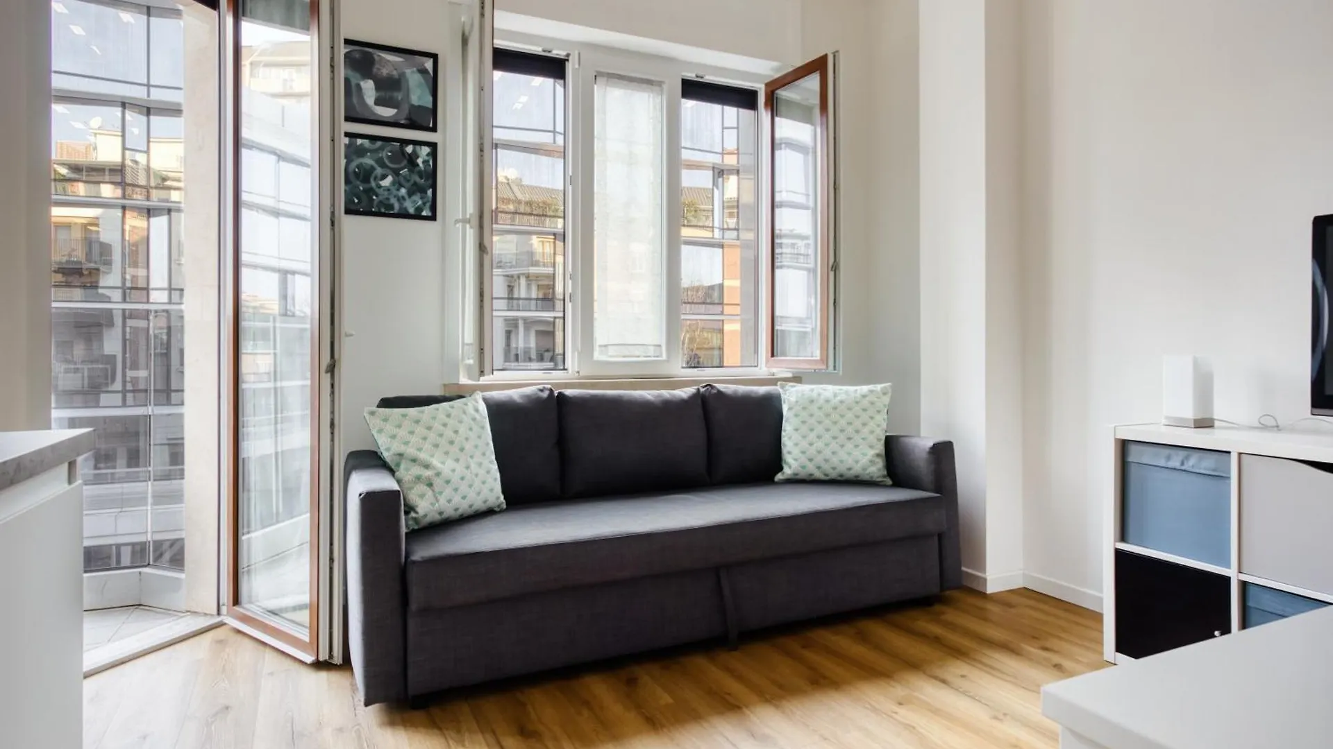 Joivy Elegant & Modern Apartments In Isola District Milan