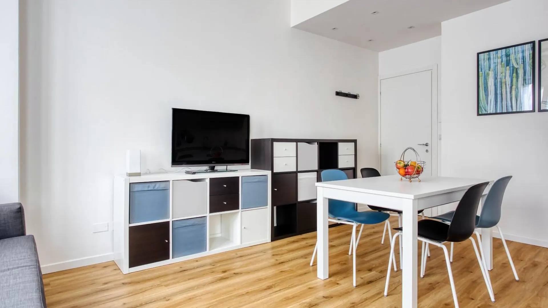 Joivy Elegant & Modern Apartments In Isola District Milan Italy