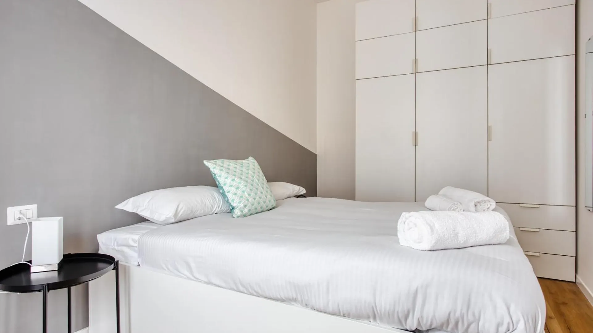Joivy Elegant & Modern Apartments In Isola District Milan
