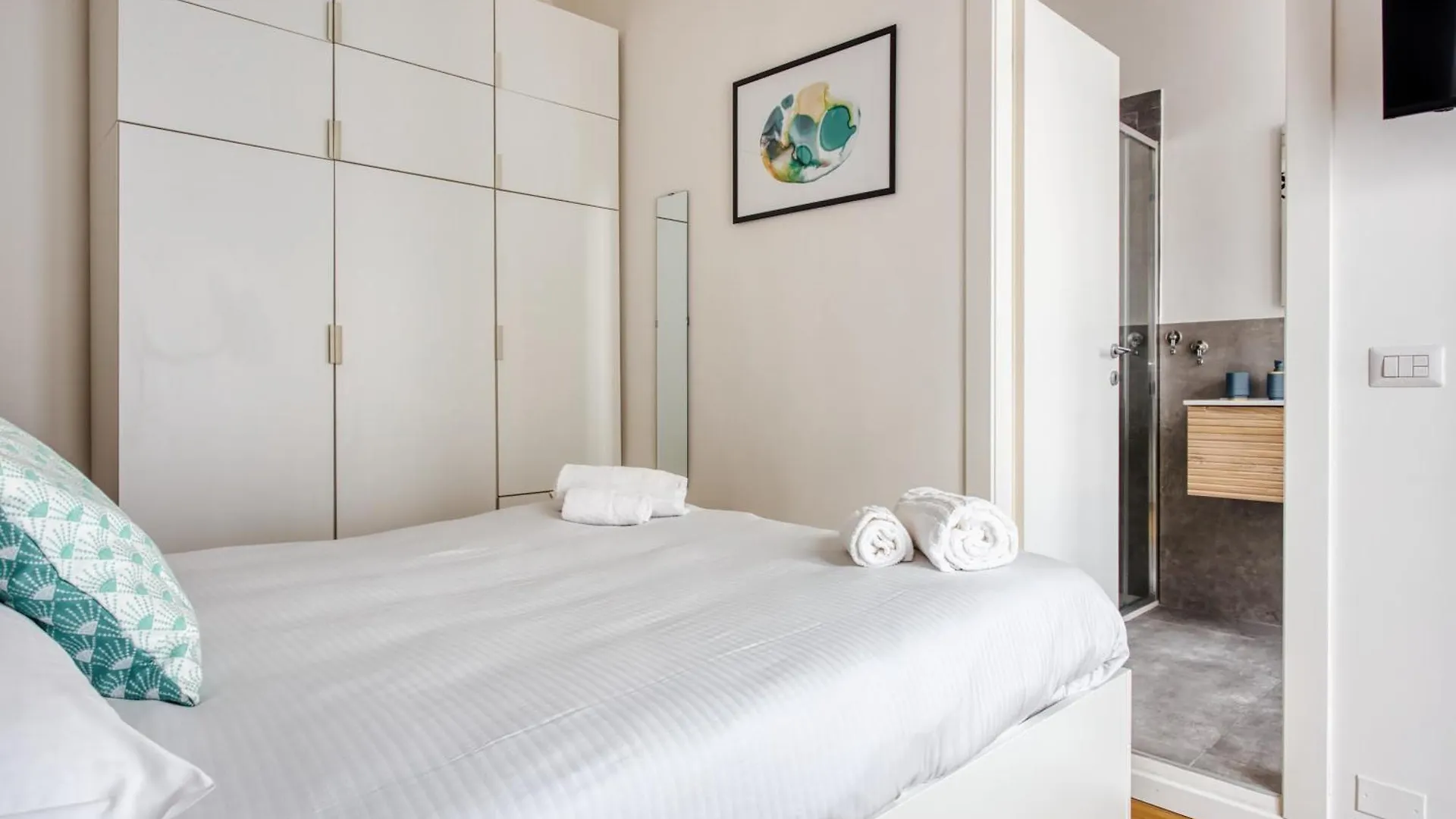 Joivy Elegant & Modern Apartments In Isola District Milan Italy