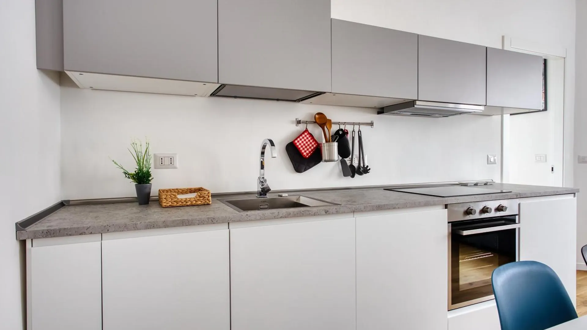 Joivy Elegant & Modern Apartments In Isola District Milan Italy