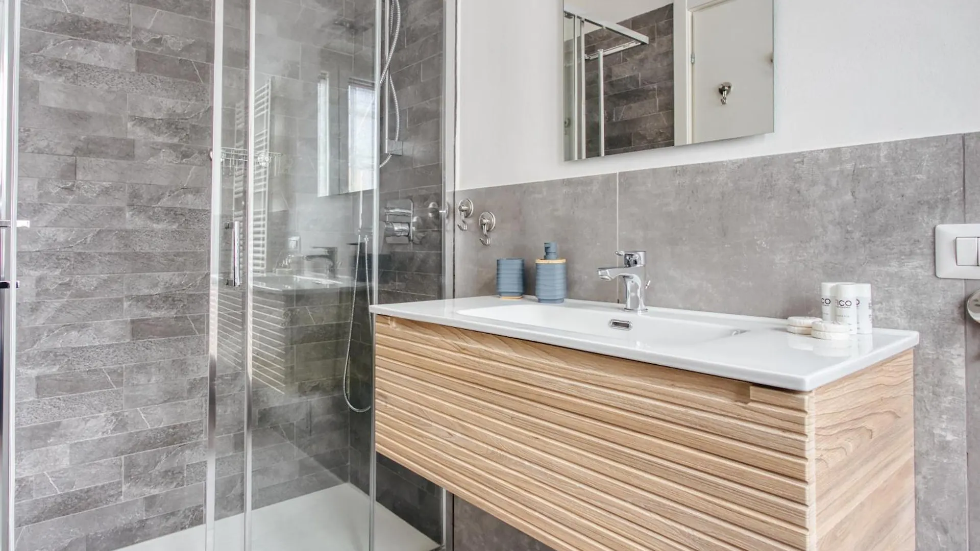 Joivy Elegant & Modern Apartments In Isola District Milan