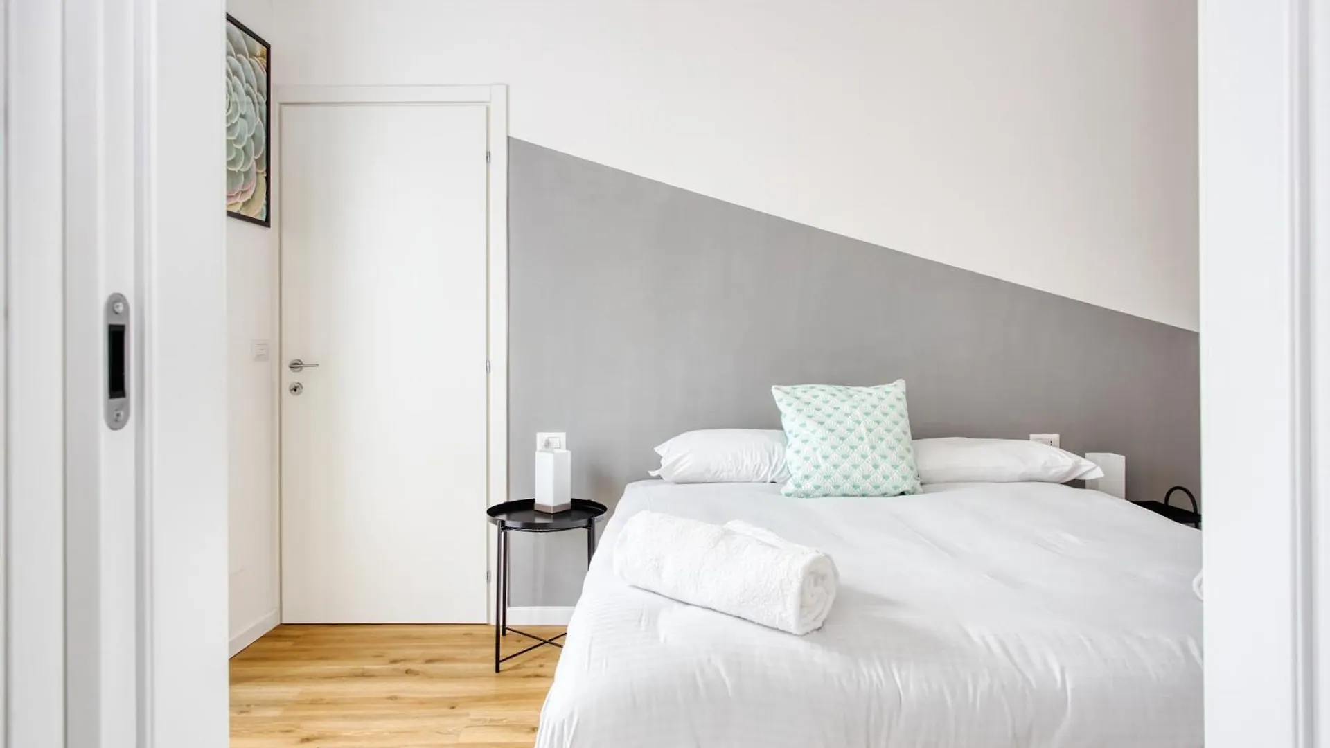 Joivy Elegant & Modern Apartments In Isola District Milano 0*,  Italia